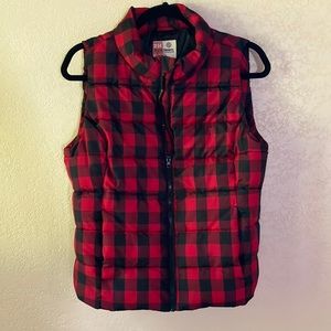 CABIN CORE RUFF HEWN PL BLACK & RED FULL ZIP FRONT & 2 ZIP POCKETS VEST